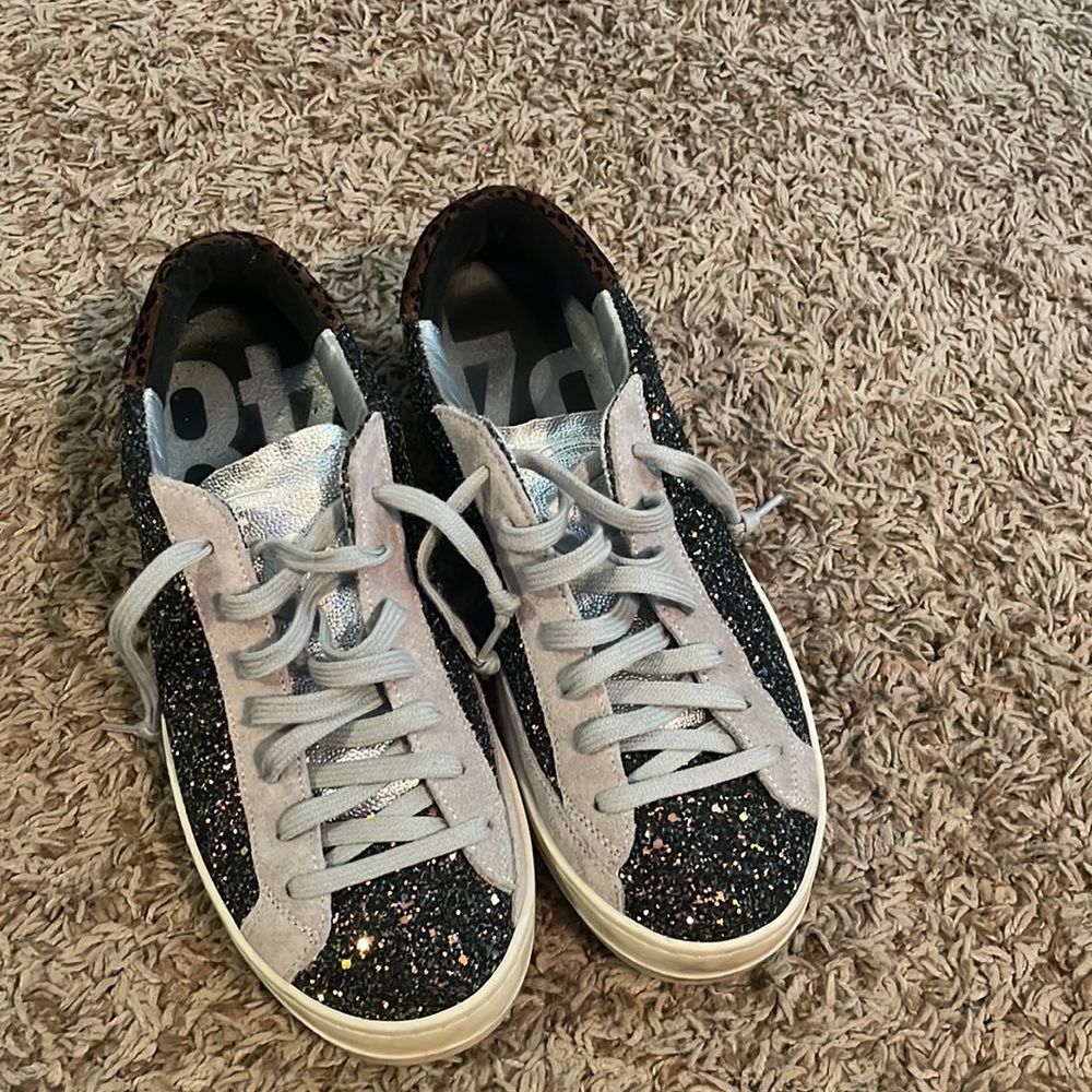 P448 size 39 like new